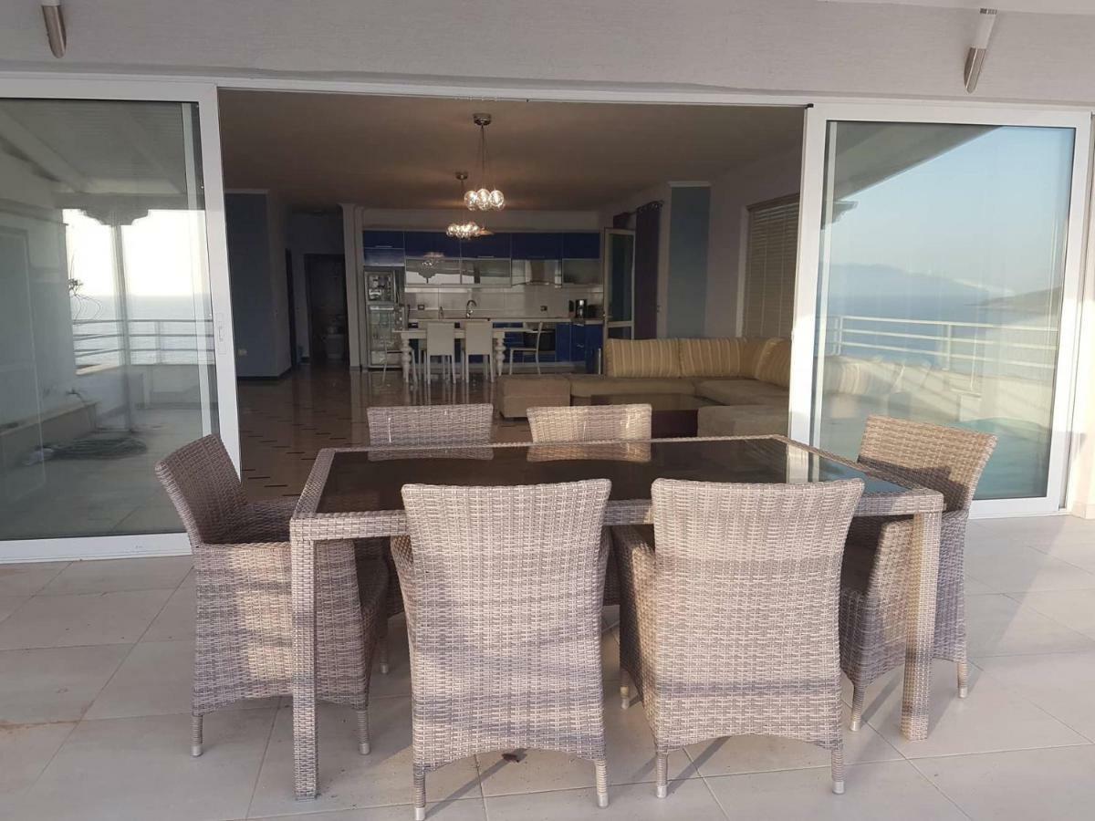 Sea Front Penthouse Appartement Sarandë Buitenkant foto