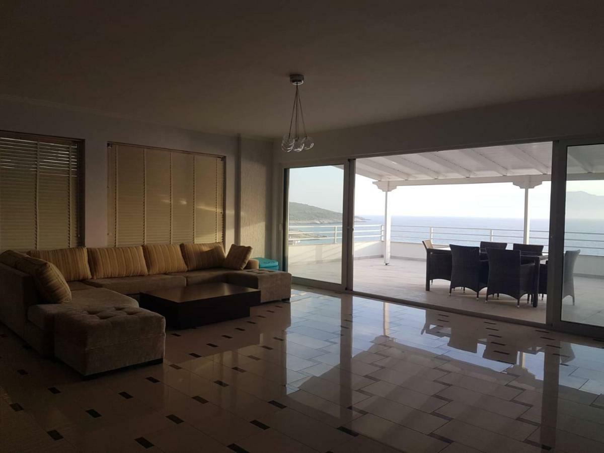 Sea Front Penthouse Appartement Sarandë Buitenkant foto
