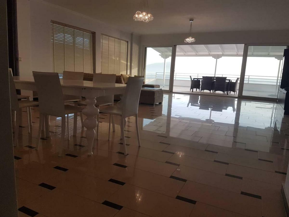 Sea Front Penthouse Appartement Sarandë Buitenkant foto