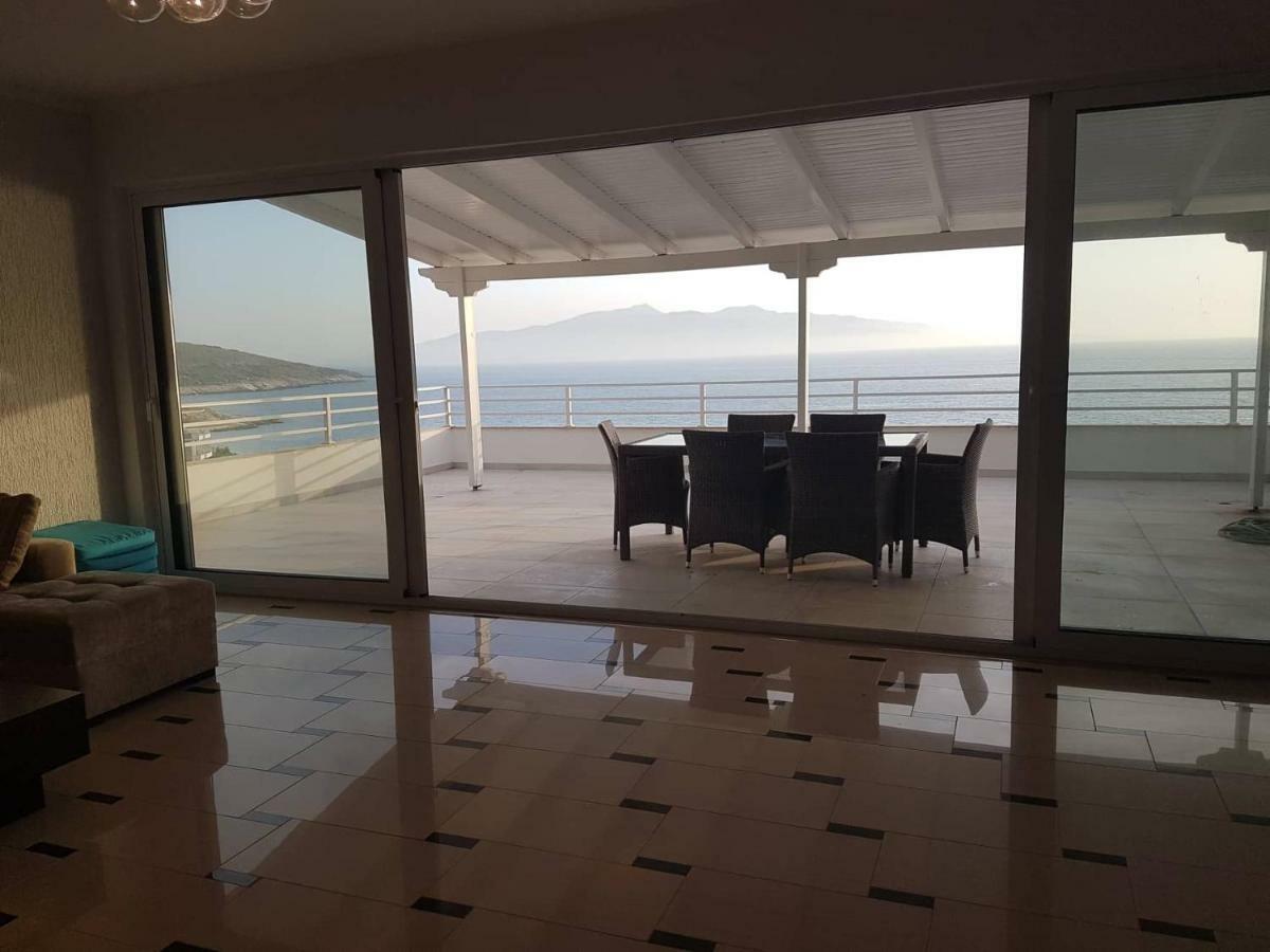 Sea Front Penthouse Appartement Sarandë Buitenkant foto